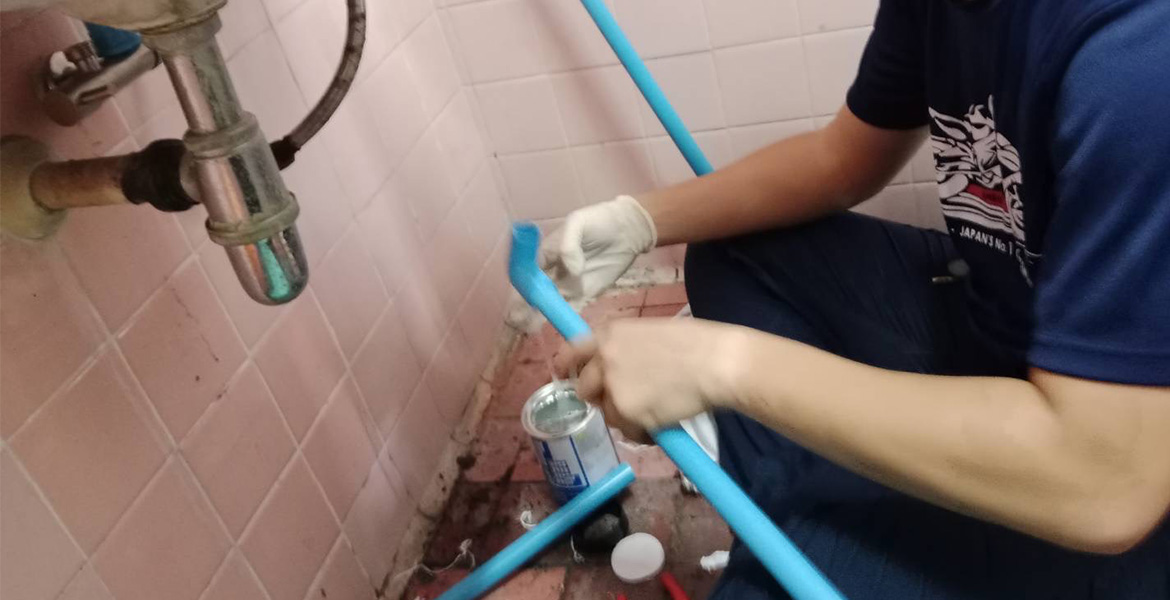 ดูแลบำรุงรักษาระบบประปาและสุขาภิบาล